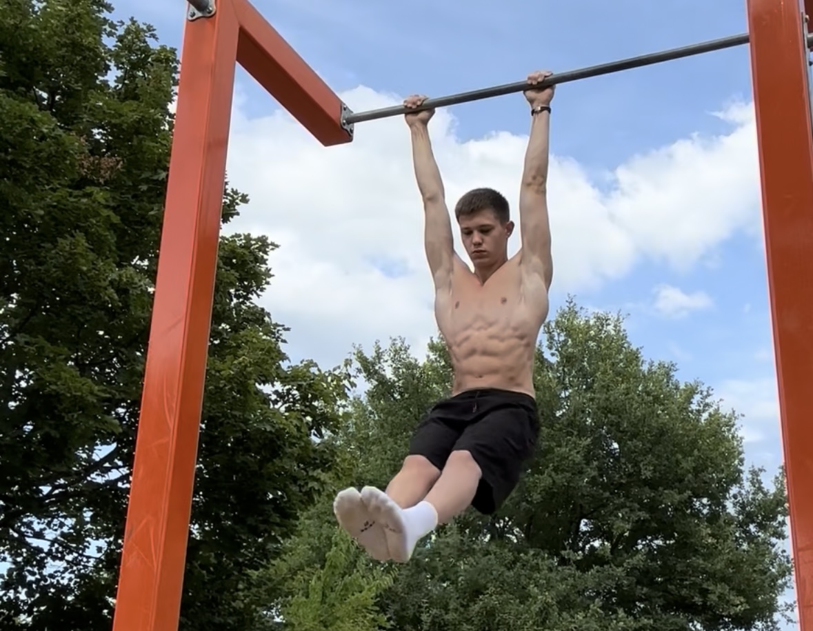 Social Media Post - Leg Raises